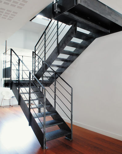 180度旋转楼梯 - LOFT DT37 ESCA'DROIT®  - ESCALIERS DECORS - 压花金属板台阶 / 钢结构 / 室内