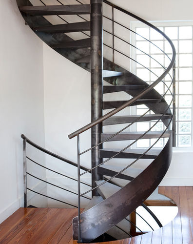 旋转楼梯 - LOFT SH26 SPIR'DÉCO® - ESCALIERS DECORS - 混凝土台阶 / 钢结构 / 室内