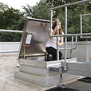 外屋顶上人孔 - E-50TB - Bilco UK - 正方形 / 铝制 / 带有梯子