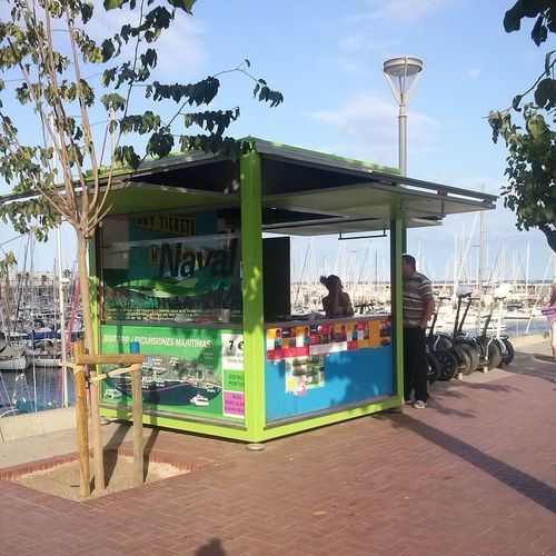 商业亭 - CUVE - ESTEVA BARCELONA - 厕所 / 户外 / 钢
