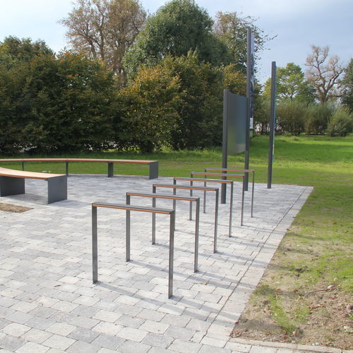 落地式自行车架 - ARON  - Euroform K. Winkler GmbH - 公共空间 / 电镀钢 / 木质