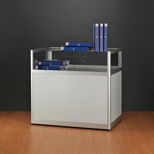 现代风格玻璃柜 - DUSTPROOF 1000 WITH PLINTH - SDB Vitrinebouw BV - 带脚 / 玻璃 / 木质