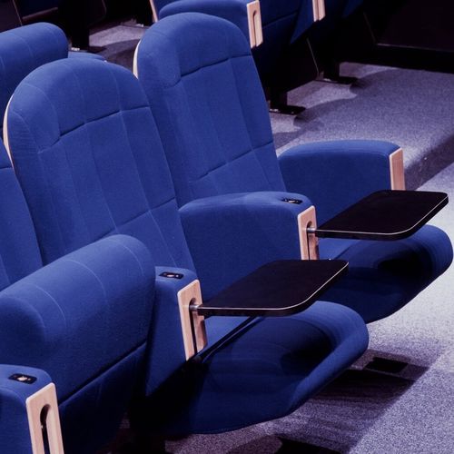 现代风格礼堂椅 - CONFERENCE HALL - kleslo - 布料 / 木质 / 折叠