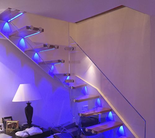 L型楼梯 - SKYSTEP VERRE EXTRA CLAIR ET BOIS (CHÊNE) + LED EN INSERT - Trescalini - 木台阶 / 栎木台阶 / 钢结构
