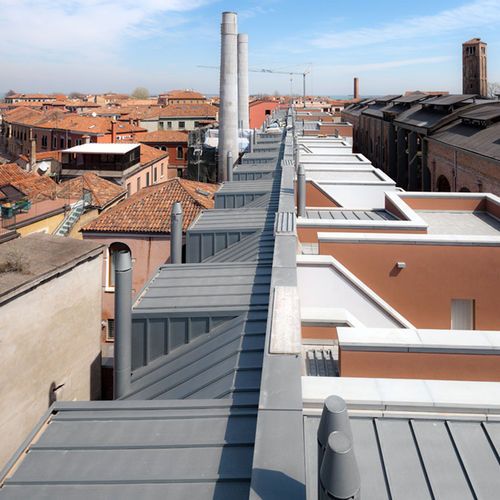 平面式屋顶盖板 - LE CONTERIE, MURANO - ZINTEK - 铜 / 钛锌合金 / 仿金属