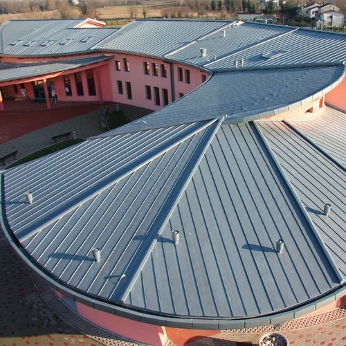 平面式屋面板 - NOVALIS SCHOOL, CONEGLIANO - ZINTEK - 铜 / 钛锌合金 / 仿金属