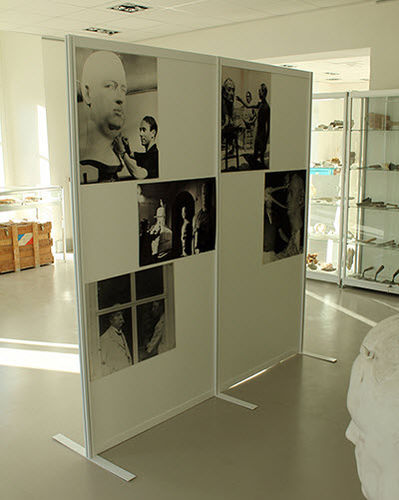 活动隔断 - PANNEAUX D'EXPOSITION 4 DIRECTIONS - SARAZINO VITRINES - 模块化 / 移动式 / 铝制