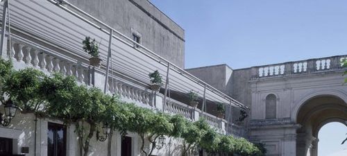 Tenara®材质建筑膜材 - VILLA D'ESTE - SEFAR - 开合式拉伸结构 / 入口雨棚