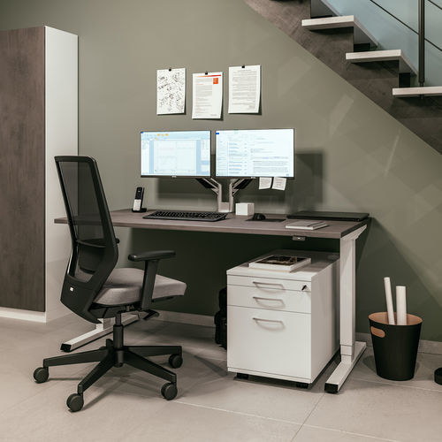 落地办公桌 - EASY - ASSMANN BÜROMÖBEL GMBH & CO. KG - 现代风格 / 木质 / 直线型