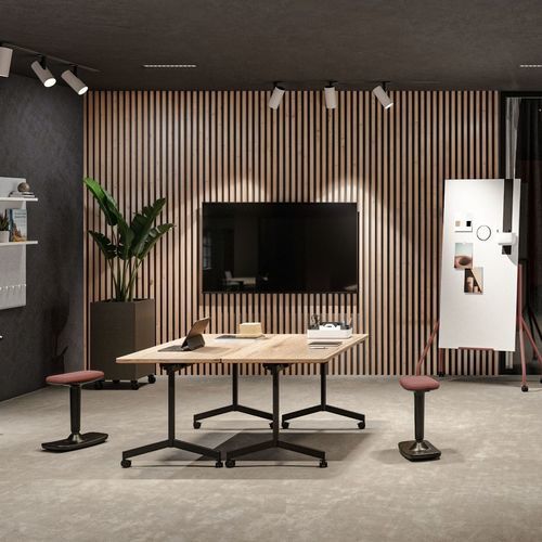 带滑轮办公桌 - CANTARIS - ASSMANN BÜROMÖBEL GMBH & CO. KG - 现代风格 / 木质 / 毛毡