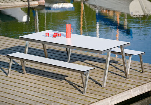 现代风格桌凳组合套装 - CONCEPT H 840, H 841 - Hans Hansen Furniture - 不锈钢 / HPL / 户外
