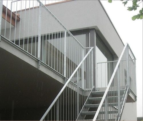 直线型楼梯 - KELLER TREPPENBAU AG - 金属台阶 / 金属结构 / 用于商业建筑