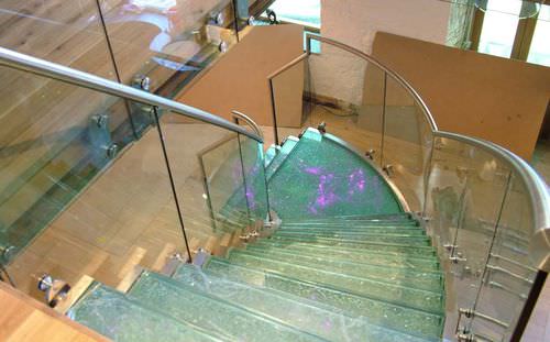 螺旋楼梯 - FLINT MILL - Canal Engineering - 玻璃台阶 / 不锈钢结构 / 现代风格