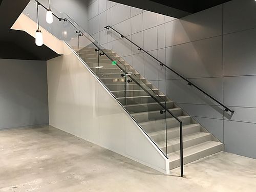 L型楼梯 - Couturier Iron Craft - 混凝土台阶 / 钢结构 / 现代风格