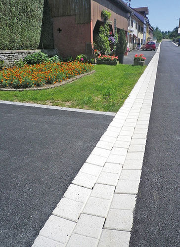 路面排水槽 - WATER-LINE - Kronimus AG Betonsteinwerke - 混凝土 / 道路