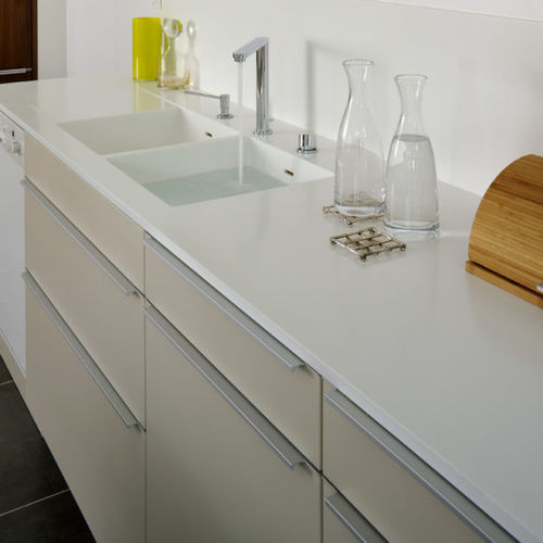 Corian®可丽耐厨房台面 - IMAGE 10 - IMAGE - 厨房 / 白色 / 方形边