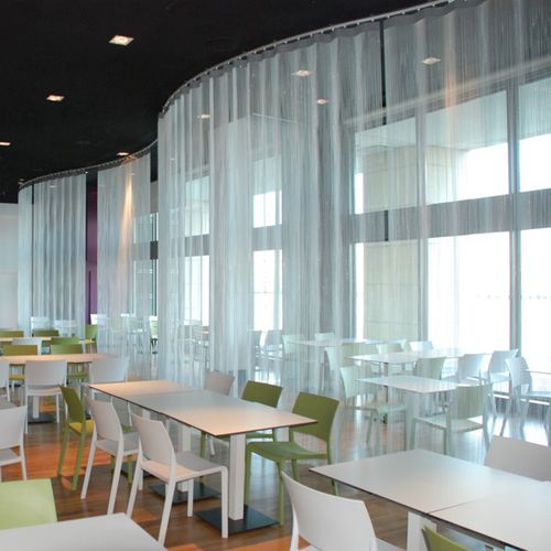 网布空间隔断 - CURVED, MOBILE  - KriskaDECOR - 金属 / 餐厅 / 悬挂式