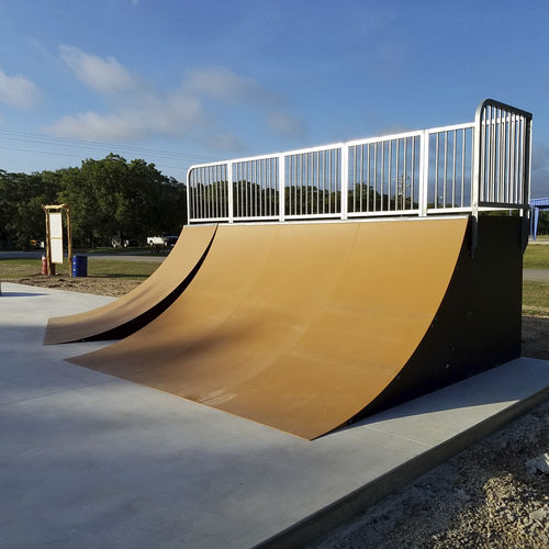 聚酯滑板场 - BANDERA, TX - World Skate Parks