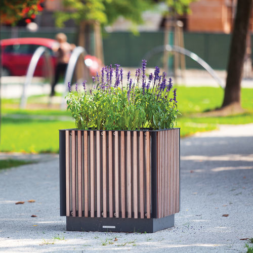 松木花坛 - FLORIUM - mmcité street furniture - 硬木 / 刺槐木 / 电镀钢