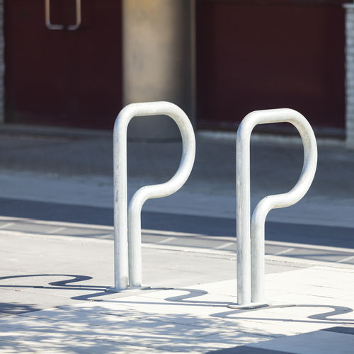 落地式自行车架 - BIKEPARK - mmcité street furniture - 公共空间 / 电镀钢 / 专业