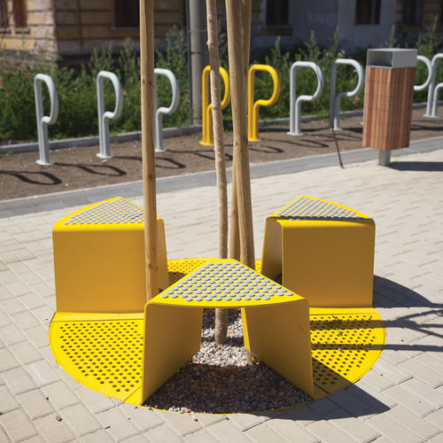 圆形树池盖板 - SINUS - mmcité street furniture - 电镀钢 / 带公共长椅