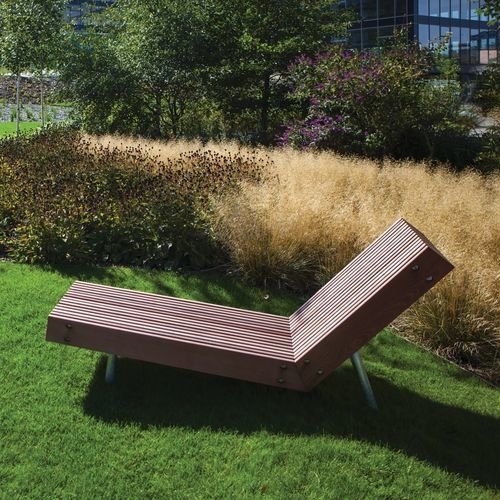现代风格躺椅 - WOODY - mmcité street furniture - 硬木 / 松木 / 松木