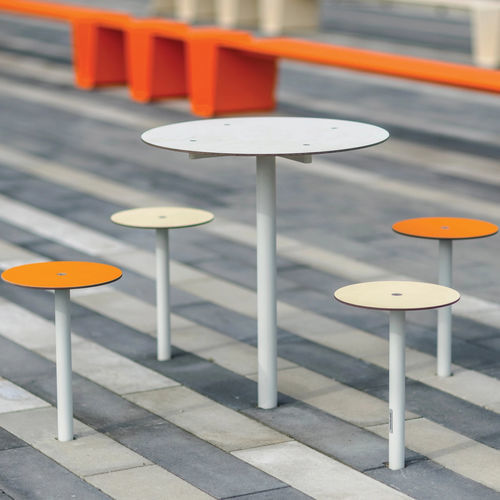 现代风格吧台凳 - BISTROT - mmcité street furniture - HPL / 镀锌钢桌脚 / 中央脚撑