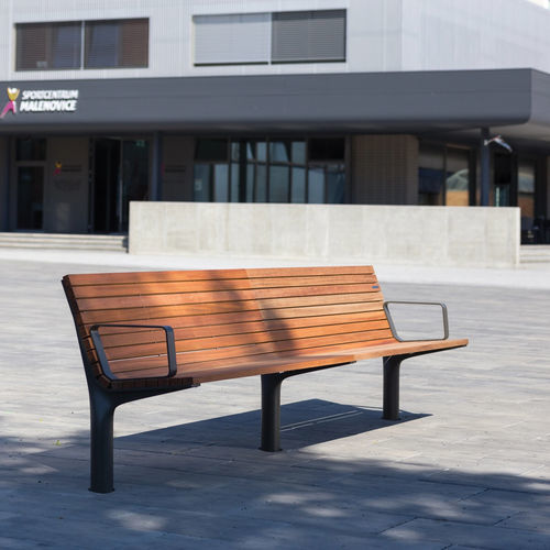 现代风格公共长椅 - VLTAU - mmcité street furniture - 硬木 / 刺槐木 / 铝铸铁