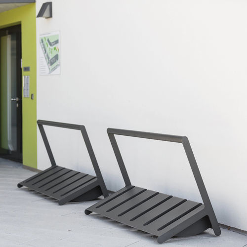 落地式自行车架 - VELO - mmcité street furniture - 公共空间 / 电镀钢 / 专业