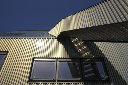 褶皱金属板 - EURAMAX COATED PRODUCTS - 钢 / 用于壁板