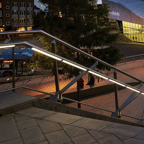 钢护栏 - STATION ARNHEM CENTRAAL, ARNHEM - EeStairs - 带栏杆 / 网格 / 户外