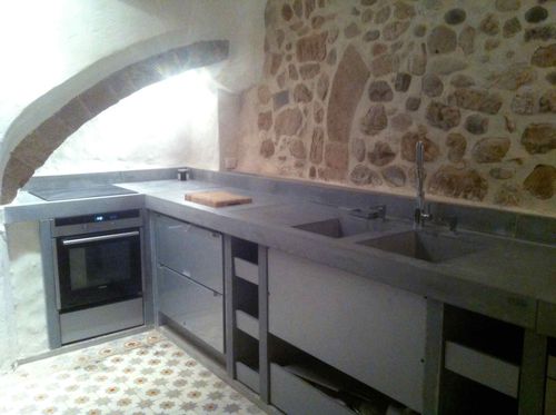 现代风格厨房 - EPAISSEUR 10 - BALIAN BETON Atelier - Ductal®UHP混凝土 / 钢 / 带手柄