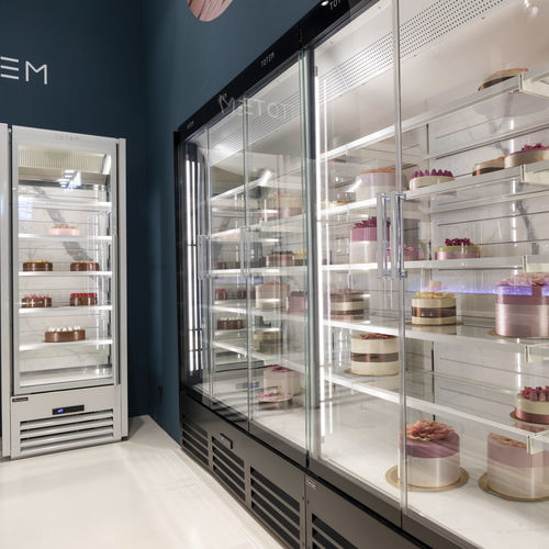 直立式冷藏展示柜 - TOTEM PASTRY - Frigomeccanica - 用于蛋糕房 / 金属 / 滑门式