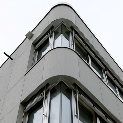 立面板 - LYCÉE FRIEDRICH RÜCKERT - Rieder Facades GmbH - 纤维混凝土 / 立式 / 可回收
