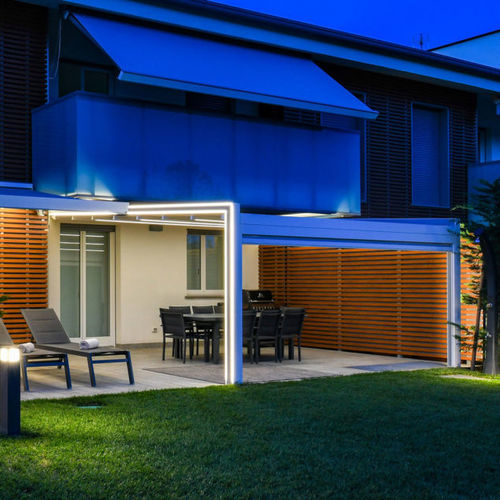 临墙凉棚架 - GENNIUS VEGA - KE Outdoor Design - 铝制 / 帆布棚顶 / 生物气候建筑