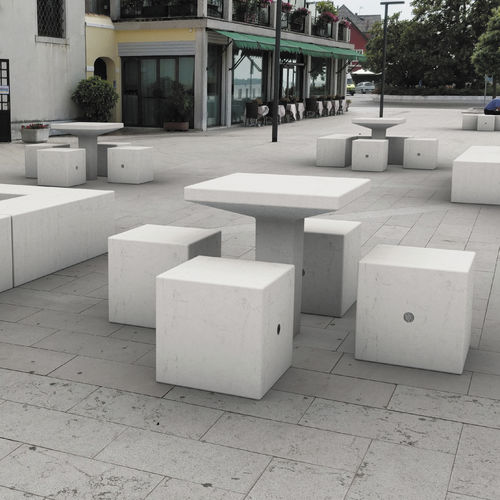 现代风格桌 - REA - BELLITALIA - 人造石 / 工程石材桌脚 / 正方形