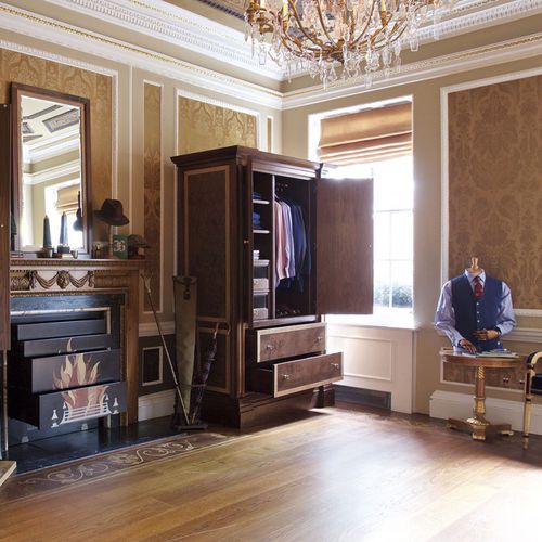 传统风格衣柜 - MR MITCHELL’S MAYFAIR TOWNHOUSE - Clive Christian - 栎木 / 美国胡桃木 / 皮质