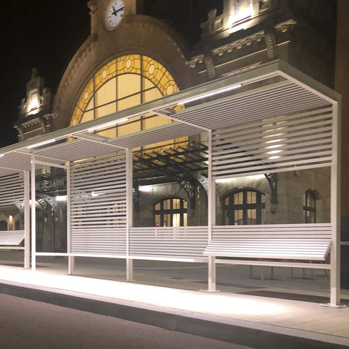 玻璃公交站台遮阳棚 - MARQUESINA HABANA - URBADIS Microarquitectura - 钢 / 带凳子