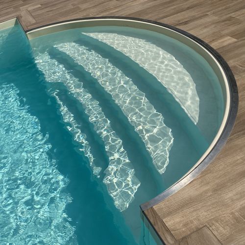 丙烯塑料游泳池楼梯 - romana - Piscine Acquaform - 带防滑