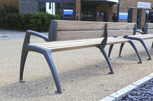 现代风格公共长椅 - MANTIS - Factory Street Furniture - 木质 / 铝铸铁 / 带椅背