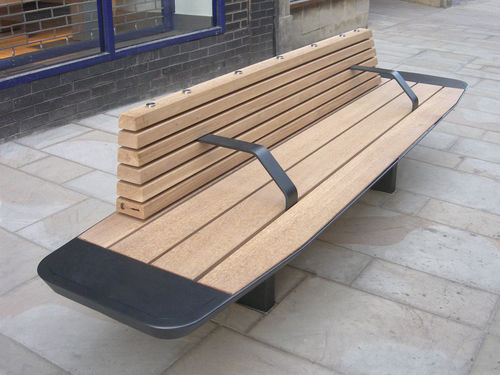 现代风格公共长椅 - HIGH STREET, WINCHESTER  - Factory Street Furniture - 栎木 / 不锈钢 / 带椅背