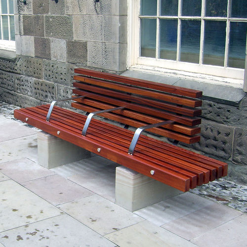 现代风格公共长椅 - FORFAR TOWN CENTRE - Factory Street Furniture - 木质 / 不锈钢 / 石材
