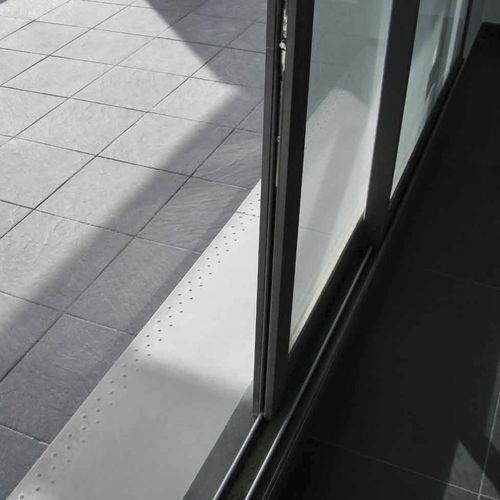 不锈钢楼梯扣条 - UM  - ULMA - ARCHITECTURAL SOLUTIONS