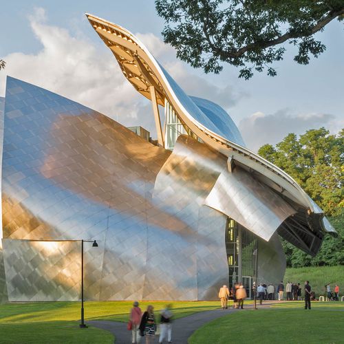 板式立面 - FISHER CENTER - A. Zahner - 不锈钢 / 金属板 / 褶皱