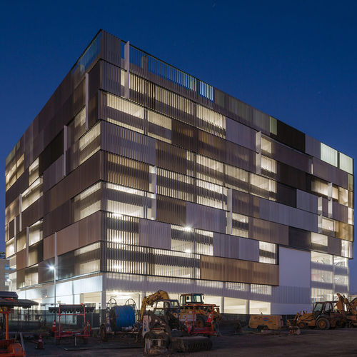 铝制建筑遮阳板 - UCSF PARKING STRUCTURE - A. Zahner - 用于外墙 / 立式 / 回转
