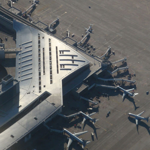 平面式屋顶盖板 - DFW AIRPORT - A. Zahner - 不锈钢 / 仿金属 / 波形