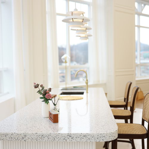坚硬表面厨房台面 - TERRAZZO VENEZIA NT 150 - Staron Solid Surfaces - 商用 / 白色 / 灰色