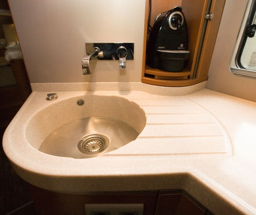 坚硬表面厨房台面 - PEBBLE GOLD  PG840 - Staron Solid Surfaces - 厨房 / 浴室 / 防污渍