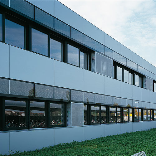 立面板 - SECONDARY GENERAL SCHOOL, KÖNIGSBRUNN - Schindler - 铝制 / 金属 / 光滑