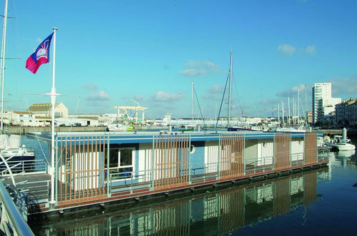 漂浮建筑 - CCI VENDÉE 122 m²  - Cougnaud - 预制 / 木质 / 办公室